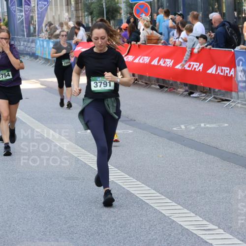 07.09.2025 - BARMER Alsterlauf Strokosch-Dieckow http://msf.ph/oto/8767203 07.09.2025 10:11:25 Ziel 2293, 2772, 2820, 2846, 2847, 2934, 3036, 3126, 3327, 3348, 3349, 3366, 3367, 3393, 3398, 3692, 3783, 3792, 3867, 4045, 4376, 4415, 4491, 4970, 5214, 5418, 5448, 5649, 5650, 5758, 5760, 6008, 6124, 6130, 6144, 6180, 8038, 8039, 8126, 8264 meine-sportfotos.de