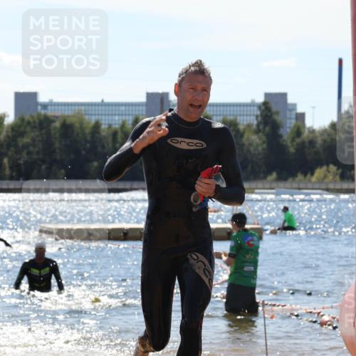 07.09.2025 - 19. Norderstedt Triathlon Luisa Fischer http://msf.ph/oto/8767209 07.09.2025 13:27:03 Schwimmen 394, 965, 1028, 1038 meine-sportfotos.de