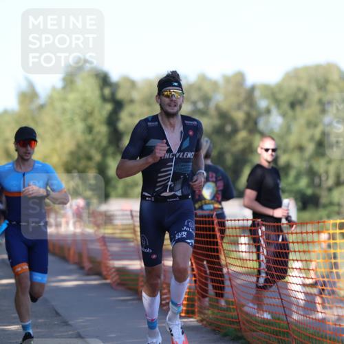 07.09.2025 - 19. Norderstedt Triathlon Michael Strokosch http://msf.ph/oto/8767240 07.09.2025 16:14:37 Laufen 425, 527, 528, 938, 1073, 1433 meine-sportfotos.de