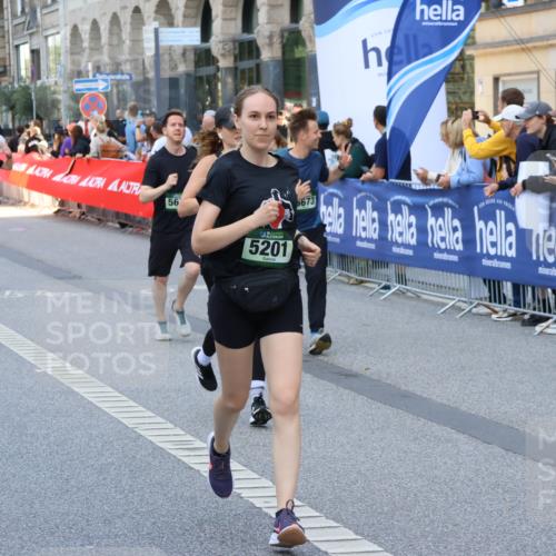 07.09.2025 - BARMER Alsterlauf Strokosch-Dieckow http://msf.ph/oto/8767250 07.09.2025 10:11:24 Ziel 2293, 2772, 2820, 2846, 2847, 2934, 3036, 3126, 3327, 3348, 3349, 3366, 3367, 3393, 3398, 3692, 3783, 3792, 3867, 4045, 4376, 4415, 4491, 4970, 5214, 5418, 5448, 5649, 5650, 5758, 5760, 6008, 6124, 6130, 6144, 6180, 8038, 8039, 8126, 8264 meine-sportfotos.de