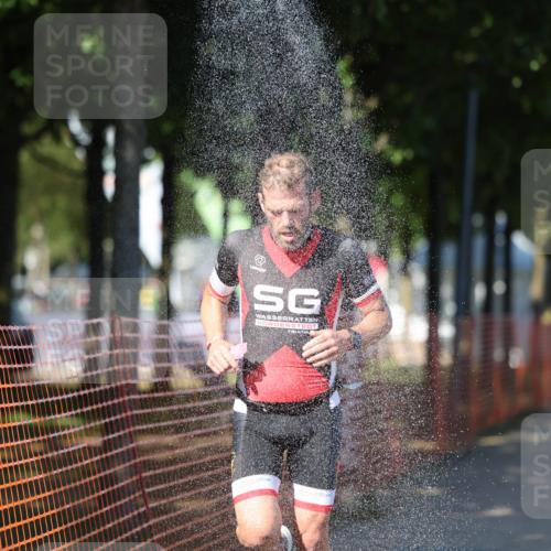 07.09.2025 - 19. Norderstedt Triathlon Michael Strokosch http://msf.ph/oto/8767351 07.09.2025 15:17:39 Laufen 982, 983 meine-sportfotos.de