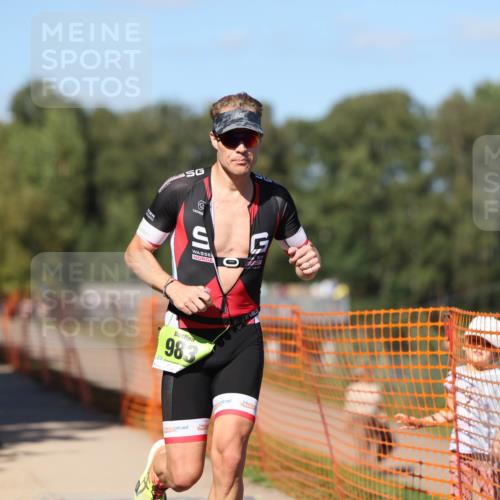 07.09.2025 - 19. Norderstedt Triathlon Michael Strokosch http://msf.ph/oto/8767365 07.09.2025 15:17:42 Laufen 982, 983 meine-sportfotos.de