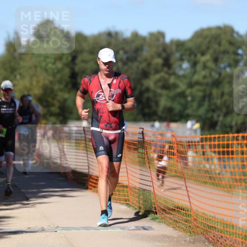 07.09.2025 - 19. Norderstedt Triathlon Michael Strokosch http://msf.ph/oto/8767373 07.09.2025 15:17:54 Laufen 422, 896, 960, 970 meine-sportfotos.de