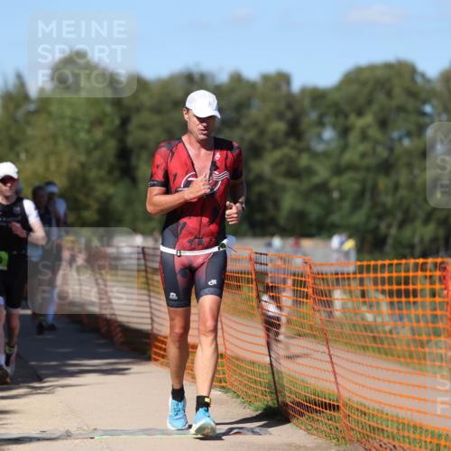 07.09.2025 - 19. Norderstedt Triathlon Michael Strokosch http://msf.ph/oto/8767375 07.09.2025 15:17:54 Laufen 422, 896, 960, 970 meine-sportfotos.de