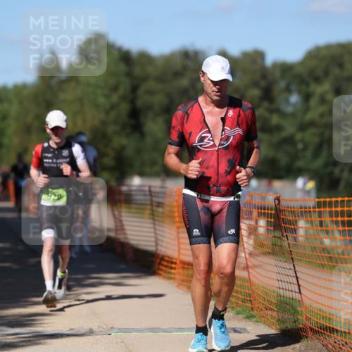 07.09.2025 - 19. Norderstedt Triathlon Michael Strokosch http://msf.ph/oto/8767383 07.09.2025 15:17:55 Laufen 422, 896, 960, 970, 1478 meine-sportfotos.de