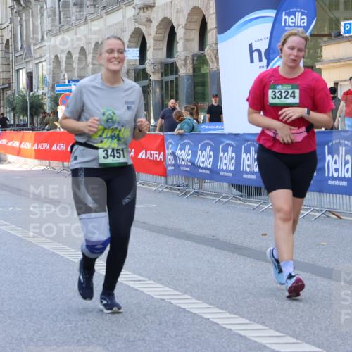 07.09.2025 - BARMER Alsterlauf Strokosch-Dieckow http://msf.ph/oto/8767385 07.09.2025 10:31:17 Ziel 2001, 4921, 4922 meine-sportfotos.de