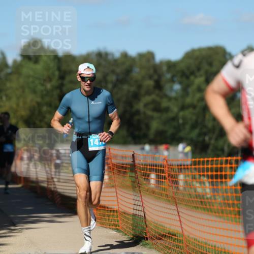 07.09.2025 - 19. Norderstedt Triathlon Michael Strokosch http://msf.ph/oto/8767418 07.09.2025 15:18:01 Laufen 398, 422, 896, 970, 990, 1478 meine-sportfotos.de