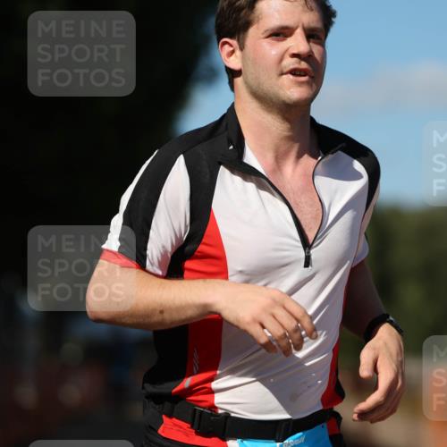 07.09.2025 - 19. Norderstedt Triathlon Michael Strokosch http://msf.ph/oto/8767672 07.09.2025 15:19:37 Laufen 863, 1434 meine-sportfotos.de