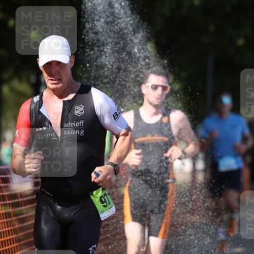 07.09.2025 - 19. Norderstedt Triathlon Michael Strokosch http://msf.ph/oto/8767802 07.09.2025 15:20:07 Laufen 900, 971, 1002, 1408 meine-sportfotos.de