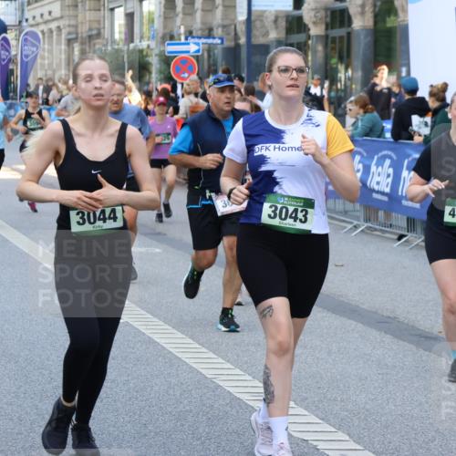 07.09.2025 - BARMER Alsterlauf Strokosch-Dieckow http://msf.ph/oto/8767880 07.09.2025 10:11:02 Ziel 2300, 2754, 2860, 2915, 3089, 3164, 3485, 3526, 3732, 3791, 3828, 4846, 5166, 5544, 5673, 5674, 8356 meine-sportfotos.de