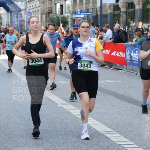 07.09.2025 - BARMER Alsterlauf Strokosch-Dieckow http://msf.ph/oto/8768060 07.09.2025 10:11:02 Ziel 2300, 2754, 2860, 2915, 3089, 3164, 3485, 3526, 3732, 3791, 3828, 4846, 5166, 5544, 5673, 5674, 8356 meine-sportfotos.de