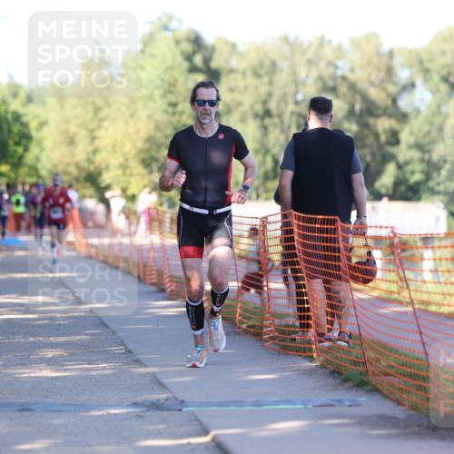 07.09.2025 - 19. Norderstedt Triathlon Michael Strokosch http://msf.ph/oto/8768090 07.09.2025 16:18:38 Laufen 467, 885, 905, 942 meine-sportfotos.de