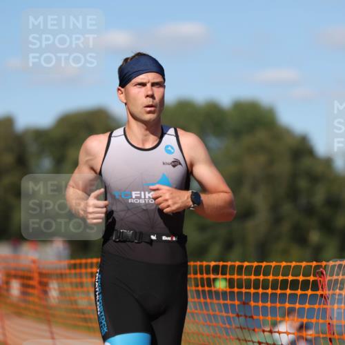 07.09.2025 - 19. Norderstedt Triathlon Michael Strokosch http://msf.ph/oto/8768094 07.09.2025 15:21:25 Laufen 992 meine-sportfotos.de