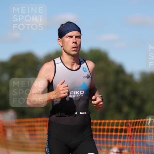 07.09.2025 - 19. Norderstedt Triathlon Michael Strokosch http://msf.ph/oto/8768097 07.09.2025 15:21:25 Laufen 992 meine-sportfotos.de
