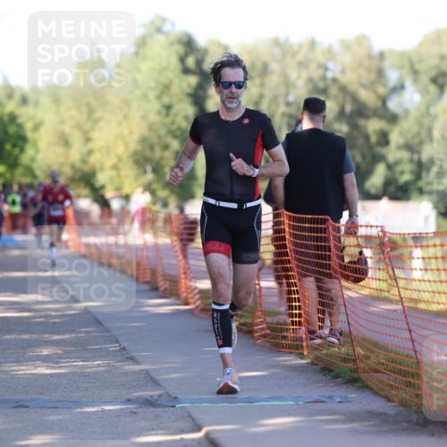 07.09.2025 - 19. Norderstedt Triathlon Michael Strokosch http://msf.ph/oto/8768098 07.09.2025 16:18:38 Laufen 467, 885, 905, 942 meine-sportfotos.de