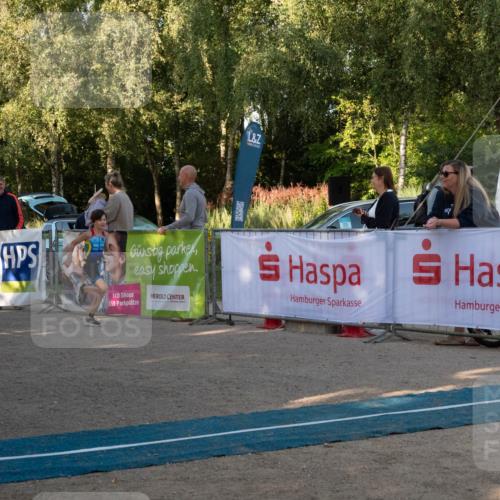07.09.2025 - 19. Norderstedt Triathlon Zöllner http://msf.ph/oto/8768187 07.09.2025 09:15:57 Ziel 34, 39 meine-sportfotos.de