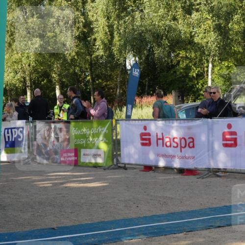 07.09.2025 - 19. Norderstedt Triathlon Zöllner http://msf.ph/oto/8768644 07.09.2025 09:45:55 Ziel 594, 595, 604 meine-sportfotos.de