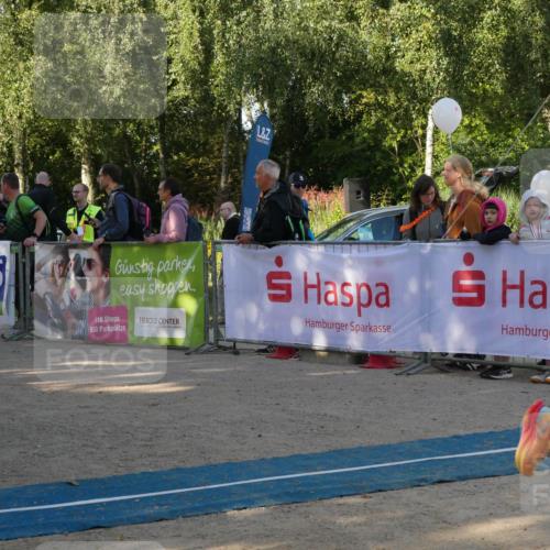 07.09.2025 - 19. Norderstedt Triathlon Zöllner http://msf.ph/oto/8768705 07.09.2025 09:46:51 Ziel 556, 633 meine-sportfotos.de
