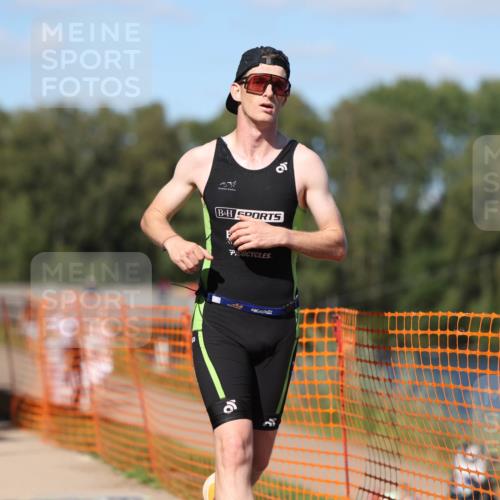 07.09.2025 - 19. Norderstedt Triathlon Michael Strokosch http://msf.ph/oto/8768812 07.09.2025 15:25:15 Laufen 995 meine-sportfotos.de