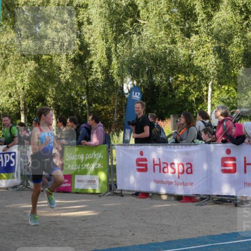07.09.2025 - 19. Norderstedt Triathlon Zöllner http://msf.ph/oto/8768814 07.09.2025 09:48:02 Ziel 587, 591 meine-sportfotos.de