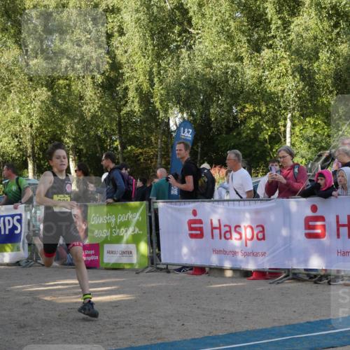 07.09.2025 - 19. Norderstedt Triathlon Zöllner http://msf.ph/oto/8768977 07.09.2025 09:48:59 Ziel 592, 629 meine-sportfotos.de