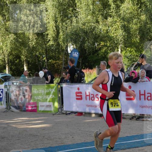 07.09.2025 - 19. Norderstedt Triathlon Zöllner http://msf.ph/oto/8769030 07.09.2025 09:49:30 Ziel 554, 567, 574 meine-sportfotos.de