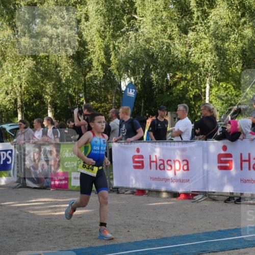 07.09.2025 - 19. Norderstedt Triathlon Zöllner http://msf.ph/oto/8769093 07.09.2025 09:50:13 Ziel 597, 634 meine-sportfotos.de