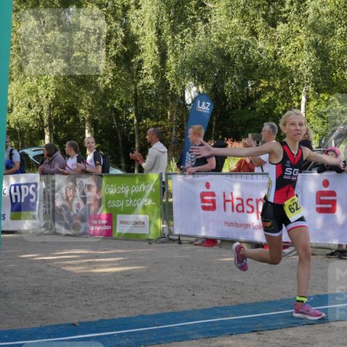 07.09.2025 - 19. Norderstedt Triathlon Zöllner http://msf.ph/oto/8769187 07.09.2025 09:51:17 Ziel 575, 599, 608, 615, 622 meine-sportfotos.de