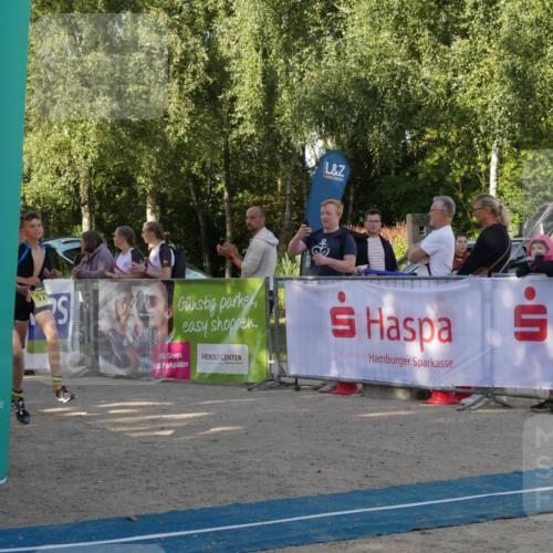 07.09.2025 - 19. Norderstedt Triathlon Zöllner http://msf.ph/oto/8769199 07.09.2025 09:51:18 Ziel 575, 599, 608, 615, 622 meine-sportfotos.de