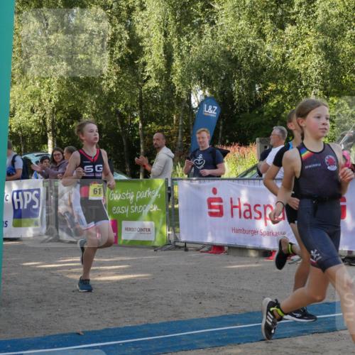 07.09.2025 - 19. Norderstedt Triathlon Zöllner http://msf.ph/oto/8769208 07.09.2025 09:51:19 Ziel 575, 599, 608, 615, 622 meine-sportfotos.de