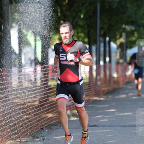 07.09.2025 - 19. Norderstedt Triathlon Michael Strokosch http://msf.ph/oto/8769627 07.09.2025 15:28:51 Laufen 469, 982 meine-sportfotos.de