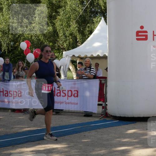 07.09.2025 - 19. Norderstedt Triathlon Zöllner http://msf.ph/oto/8769637 07.09.2025 10:45:39 Ziel 1111 meine-sportfotos.de