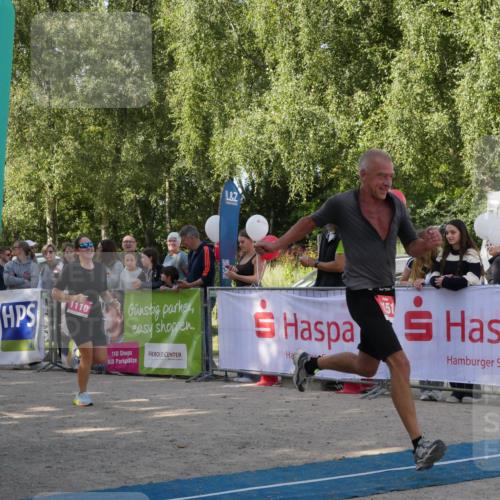 07.09.2025 - 19. Norderstedt Triathlon Zöllner http://msf.ph/oto/8769742 07.09.2025 10:48:24 Ziel 1110, 1151 meine-sportfotos.de