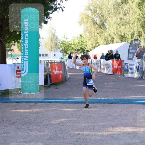 07.09.2025 - 19. Norderstedt Triathlon Zöllner http://msf.ph/oto/8769922 07.09.2025 09:15:58 Ziel 39 meine-sportfotos.de