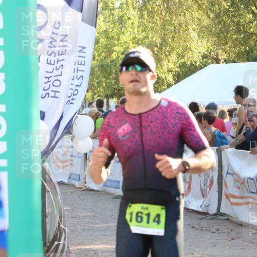 07.09.2025 - 19. Norderstedt Triathlon Zöllner http://msf.ph/oto/8769962 07.09.2025 16:40:52 Ziel 1403, 1447, 1614 meine-sportfotos.de