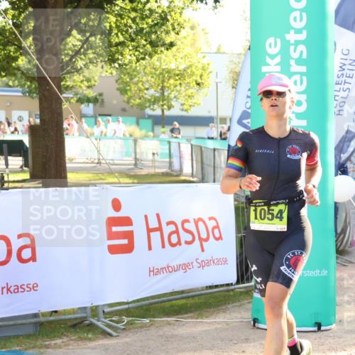 07.09.2025 - 19. Norderstedt Triathlon Zöllner http://msf.ph/oto/8769997 07.09.2025 16:41:01 Ziel 407, 1054 meine-sportfotos.de