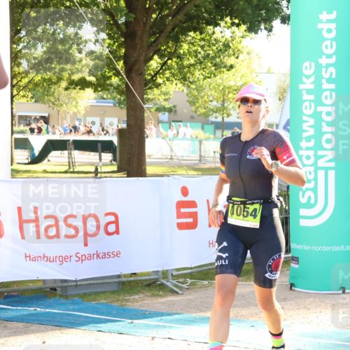 07.09.2025 - 19. Norderstedt Triathlon Zöllner http://msf.ph/oto/8770001 07.09.2025 16:41:02 Ziel 407, 1054 meine-sportfotos.de