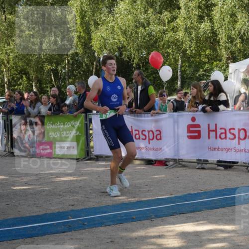 07.09.2025 - 19. Norderstedt Triathlon Zöllner http://msf.ph/oto/8770053 07.09.2025 10:51:58 Ziel 648, 673, 686 meine-sportfotos.de