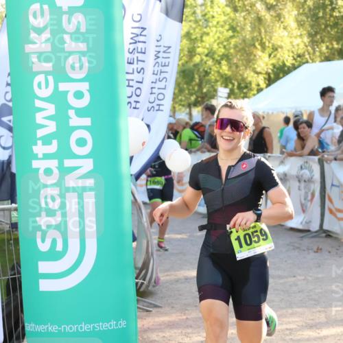 07.09.2025 - 19. Norderstedt Triathlon Zöllner http://msf.ph/oto/8770066 07.09.2025 16:41:13 Ziel 1059, 1090 meine-sportfotos.de