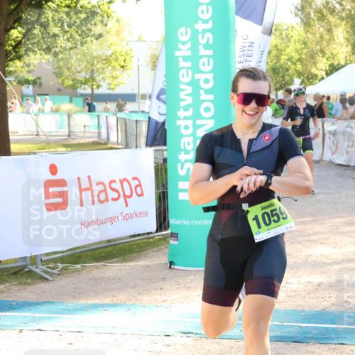 07.09.2025 - 19. Norderstedt Triathlon Zöllner http://msf.ph/oto/8770088 07.09.2025 16:41:14 Ziel 1059, 1090 meine-sportfotos.de