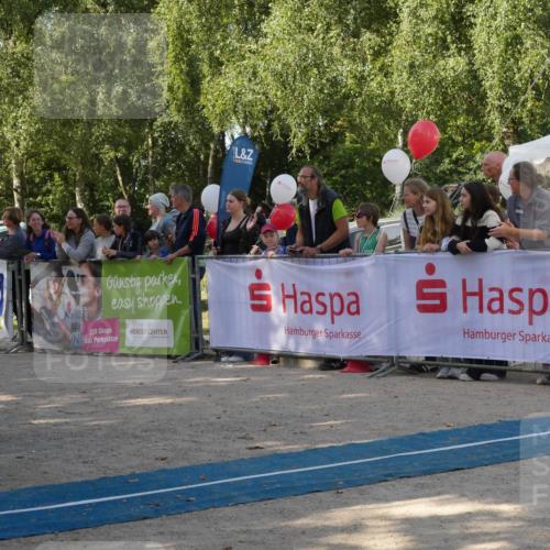 07.09.2025 - 19. Norderstedt Triathlon Zöllner http://msf.ph/oto/8770136 07.09.2025 10:52:17 Ziel 667, 1114, 1141, 1146 meine-sportfotos.de