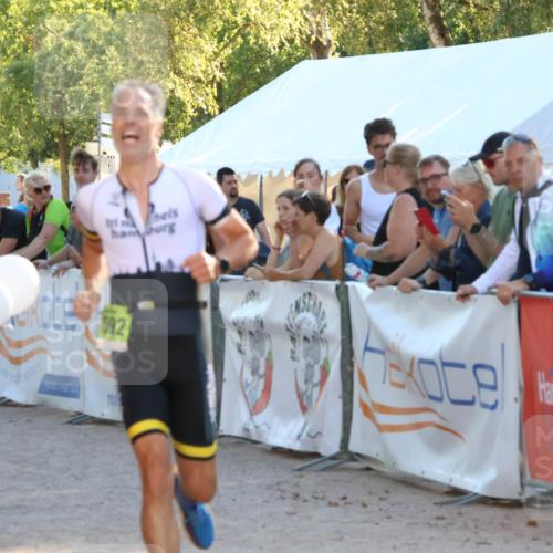 07.09.2025 - 19. Norderstedt Triathlon Zöllner http://msf.ph/oto/8770199 07.09.2025 16:41:33 Ziel 1076, 1592 meine-sportfotos.de