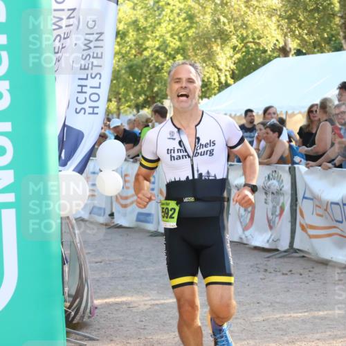07.09.2025 - 19. Norderstedt Triathlon Zöllner http://msf.ph/oto/8770209 07.09.2025 16:41:34 Ziel 1076, 1592 meine-sportfotos.de