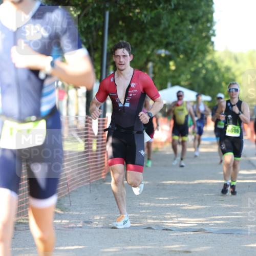 07.09.2025 - 19. Norderstedt Triathlon Michael Strokosch http://msf.ph/oto/8770252 07.09.2025 16:26:39 Laufen 542, 1086, 1102, 1563, 1571, 1591 meine-sportfotos.de