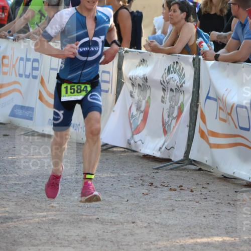 07.09.2025 - 19. Norderstedt Triathlon Zöllner http://msf.ph/oto/8770253 07.09.2025 16:41:47 Ziel 1584, 1595 meine-sportfotos.de