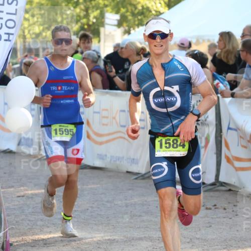 07.09.2025 - 19. Norderstedt Triathlon Zöllner http://msf.ph/oto/8770279 07.09.2025 16:41:48 Ziel 1584, 1595 meine-sportfotos.de