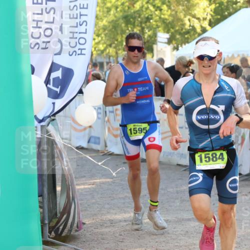 07.09.2025 - 19. Norderstedt Triathlon Zöllner http://msf.ph/oto/8770291 07.09.2025 16:41:49 Ziel 1584, 1595 meine-sportfotos.de