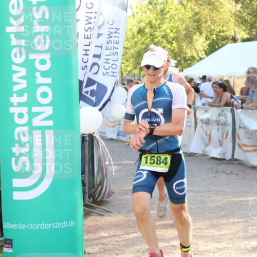 07.09.2025 - 19. Norderstedt Triathlon Zöllner http://msf.ph/oto/8770306 07.09.2025 16:41:49 Ziel 1584, 1595 meine-sportfotos.de