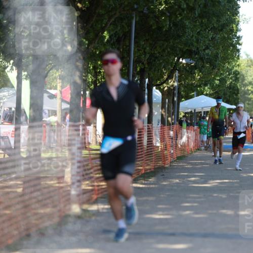 07.09.2025 - 19. Norderstedt Triathlon Michael Strokosch http://msf.ph/oto/8770339 07.09.2025 15:30:05 Laufen 460, 877 meine-sportfotos.de