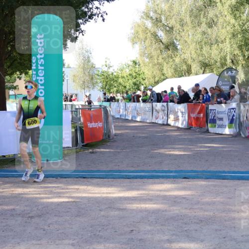 07.09.2025 - 19. Norderstedt Triathlon Zöllner http://msf.ph/oto/8770485 07.09.2025 09:46:04 Ziel 557, 600 meine-sportfotos.de